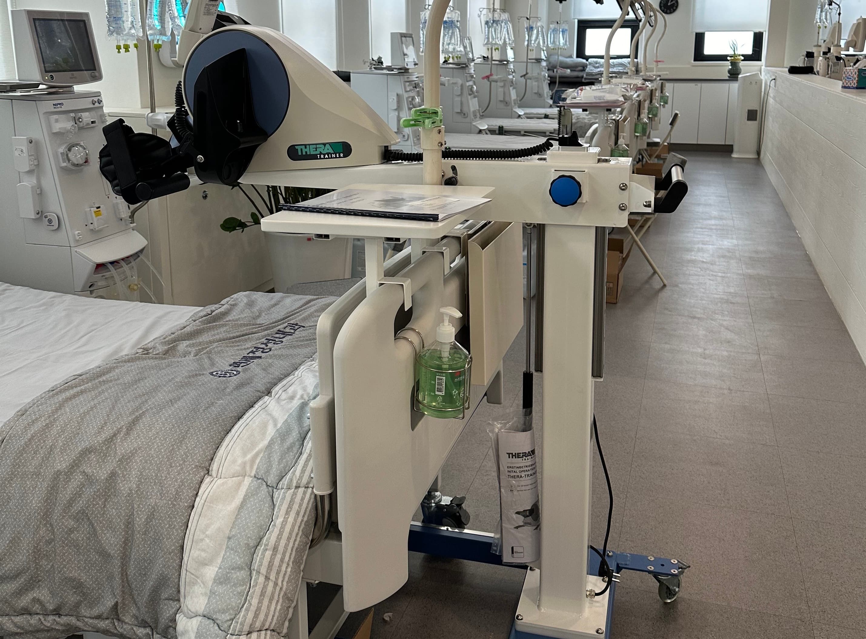 투석 중 운동장비 도입